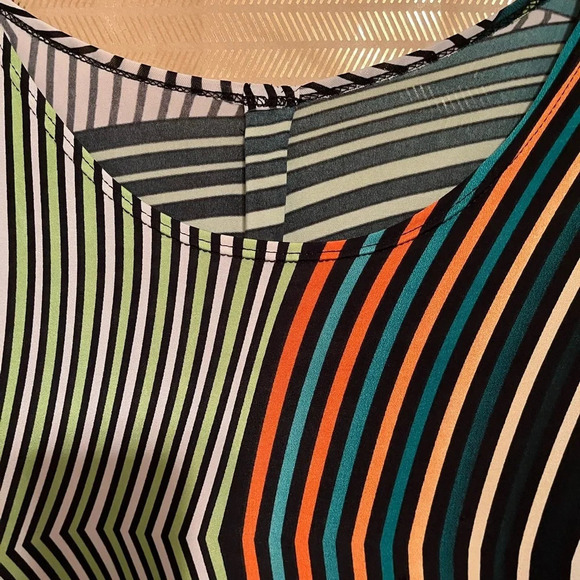 VIBRANT~GEOMETRIC PATTERN BLOUSE~XL - Picture 4 of 7